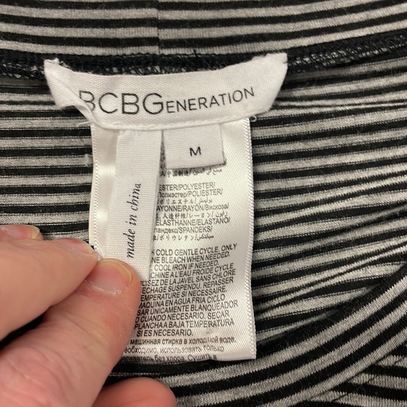 Bcbg thin grey and black striped medium top - Picture 3 of 7
